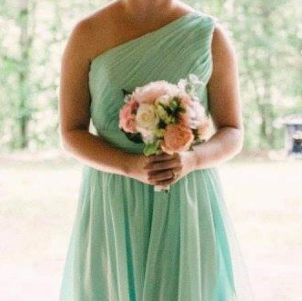 Formal dress - Picture 2 of 2